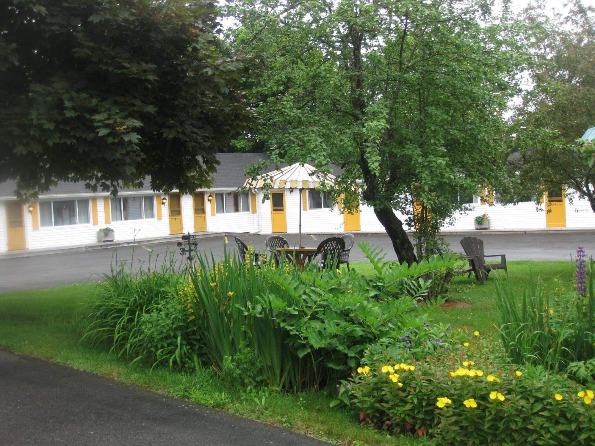 Picket Fence Motel St. Andrews By The Sea エクステリア 写真