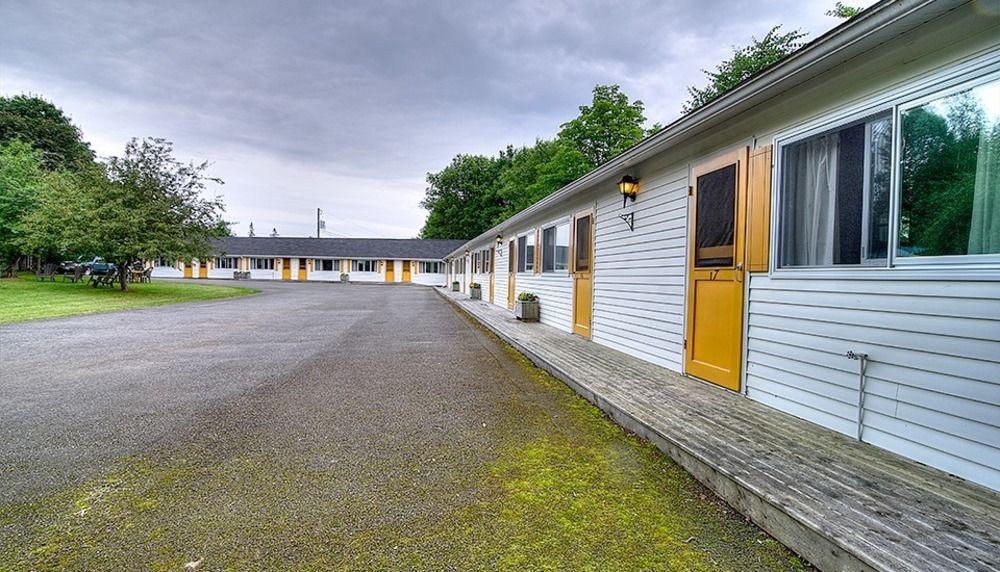 Picket Fence Motel St. Andrews By The Sea エクステリア 写真