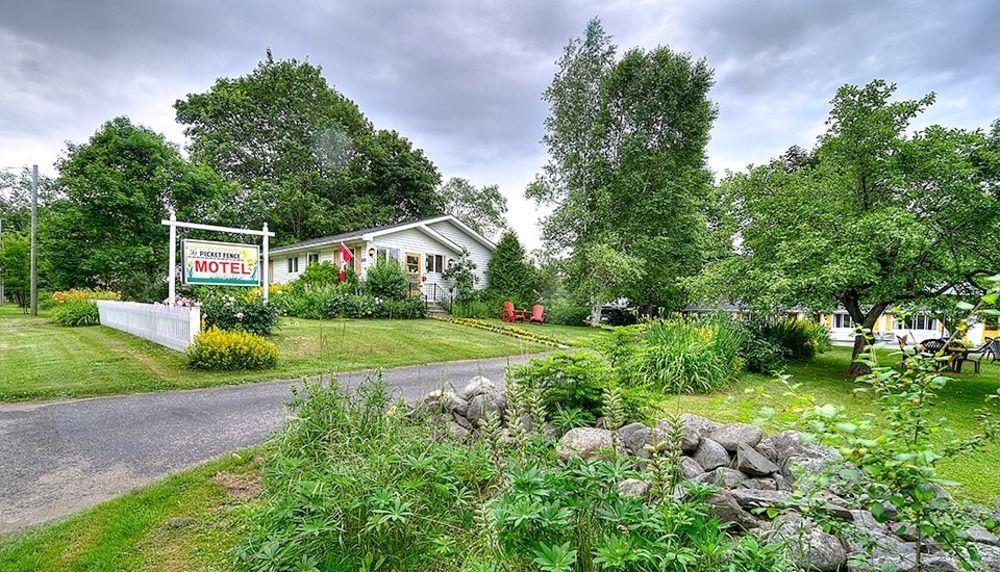 Picket Fence Motel St. Andrews By The Sea エクステリア 写真