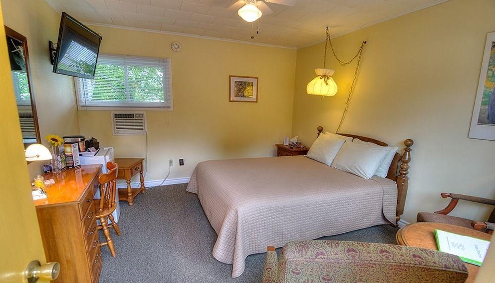 Picket Fence Motel St. Andrews By The Sea エクステリア 写真