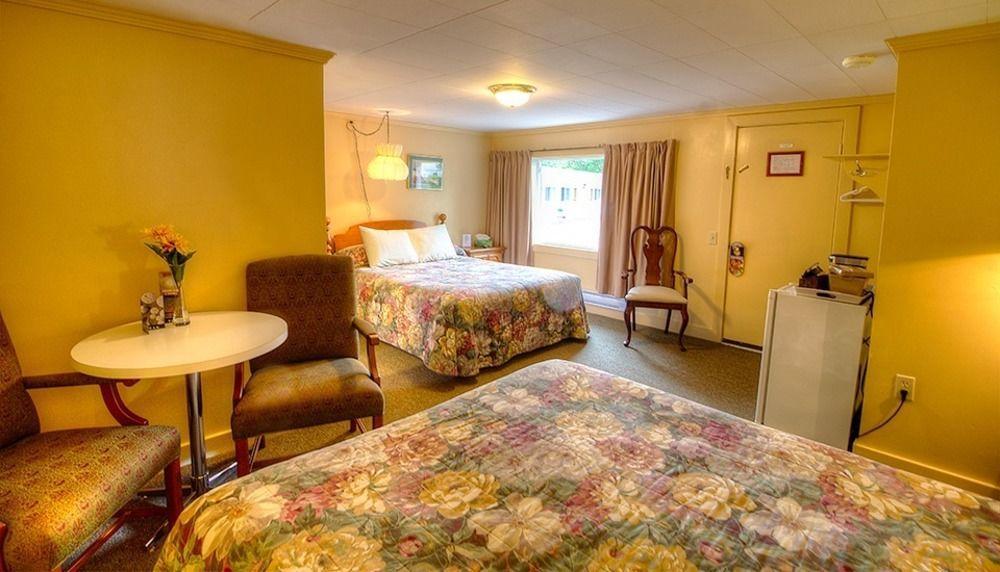 Picket Fence Motel St. Andrews By The Sea エクステリア 写真