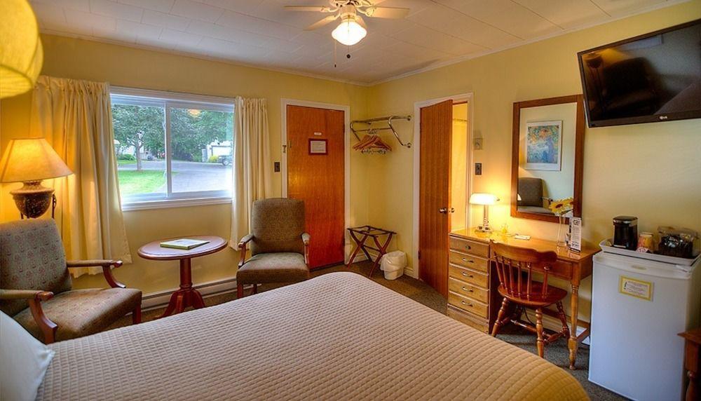 Picket Fence Motel St. Andrews By The Sea エクステリア 写真
