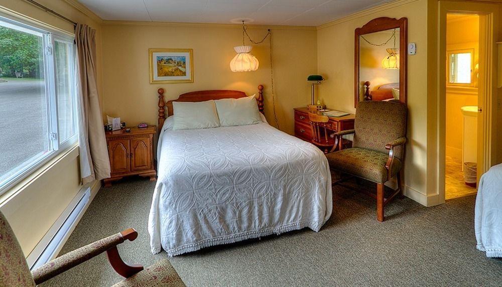 Picket Fence Motel St. Andrews By The Sea エクステリア 写真