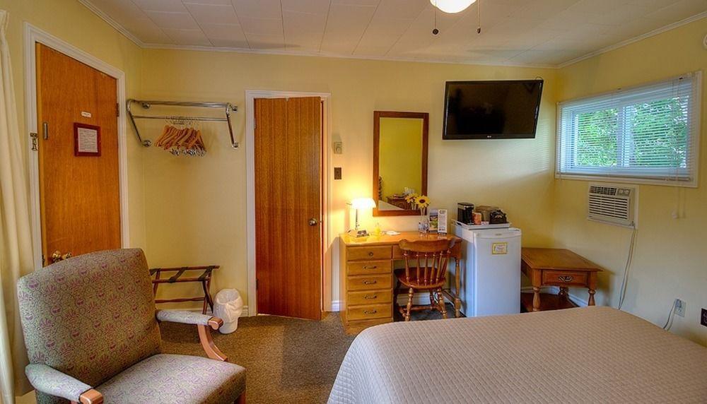 Picket Fence Motel St. Andrews By The Sea エクステリア 写真