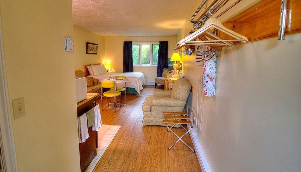 Picket Fence Motel St. Andrews By The Sea エクステリア 写真
