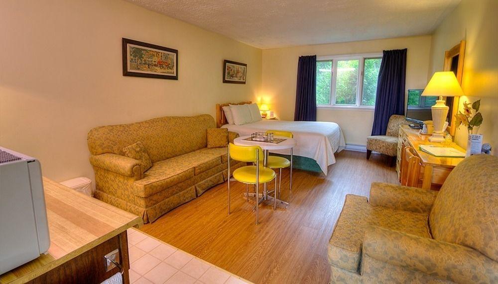 Picket Fence Motel St. Andrews By The Sea エクステリア 写真